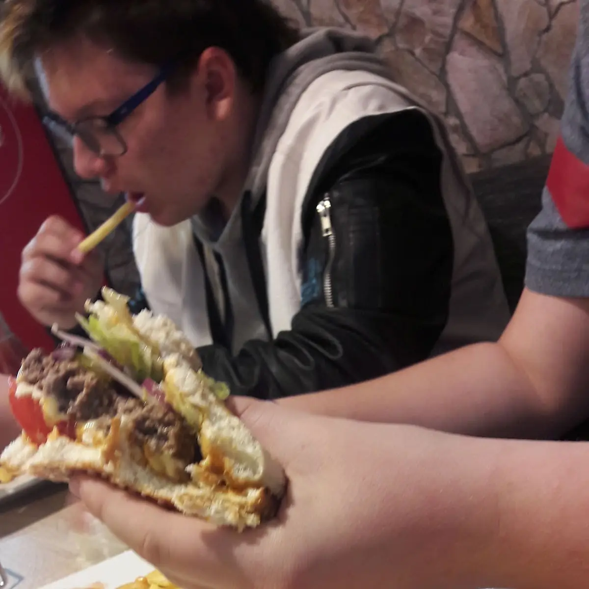 Momo Burger XXL