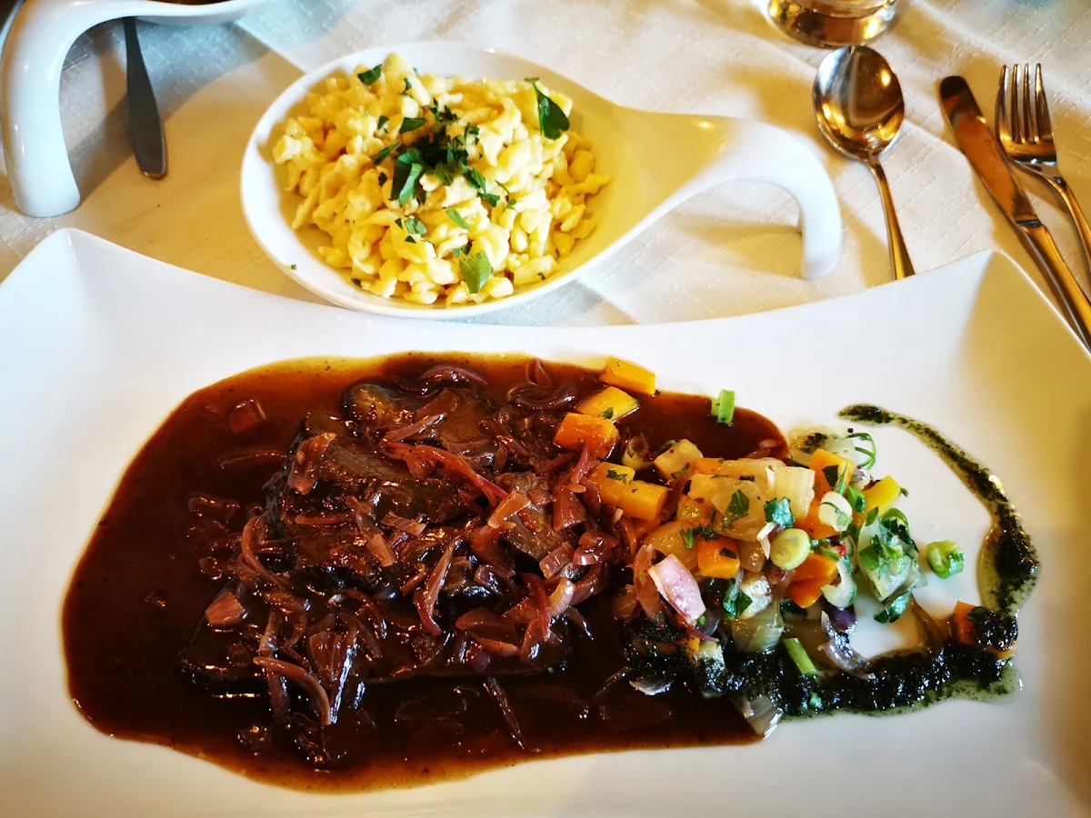 Rinderbäckchen Mit Wurzelgemüse Und Rotweinjus