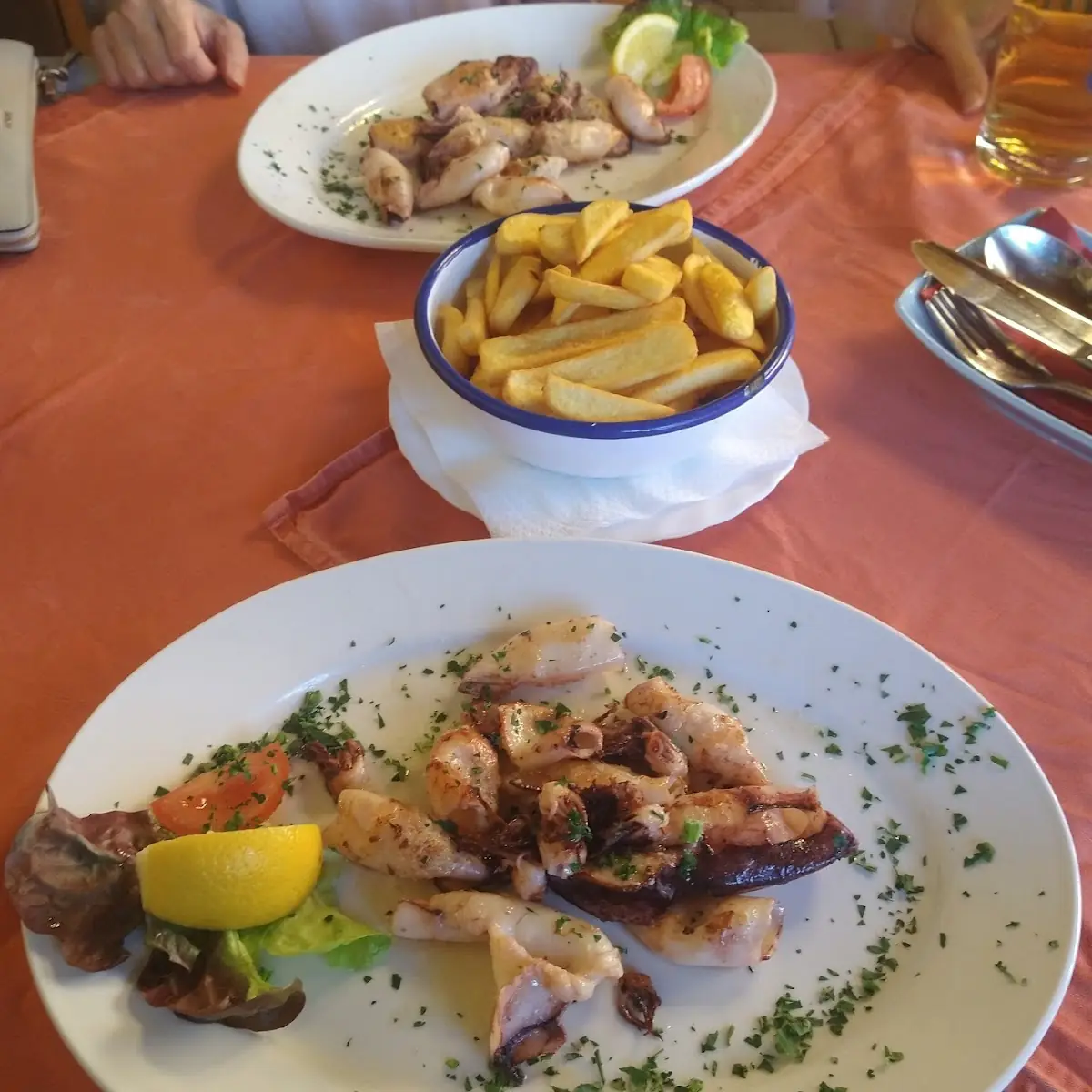 Gegrillte Calamari Mit Pommes Frites