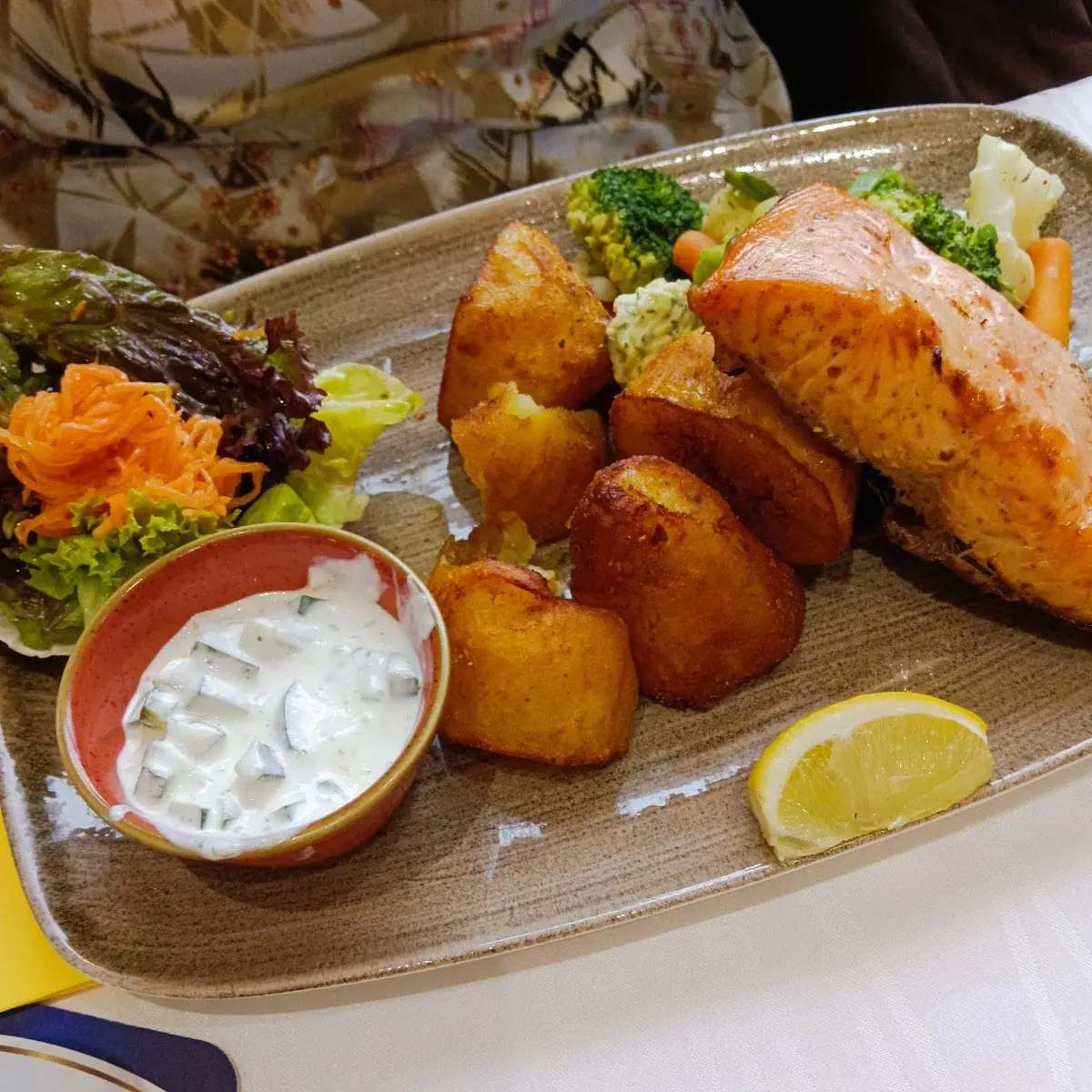 Lachs Mit Kartoffeln Und Soße