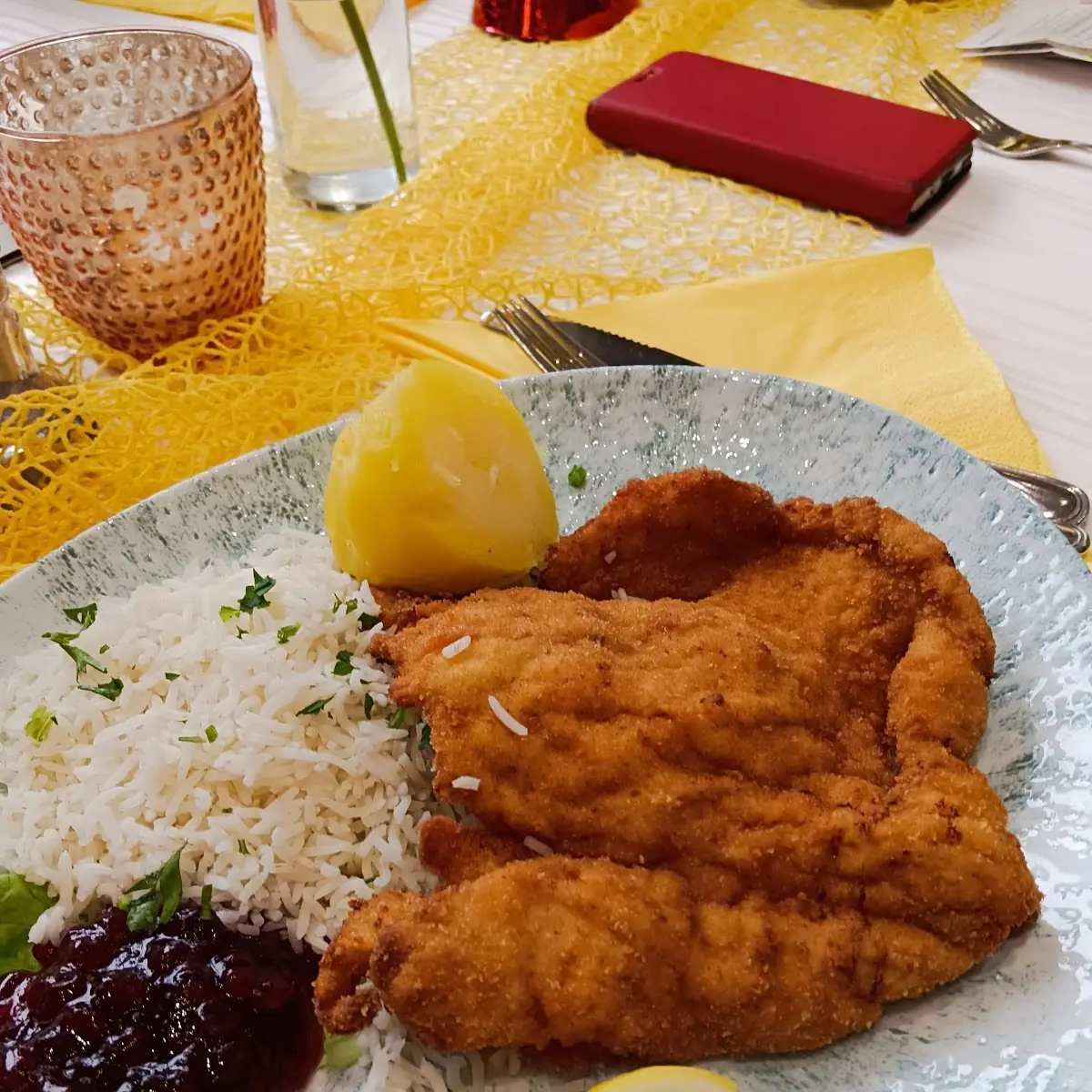 Putenschnitzel Mit Reis Und Preiselbeeren