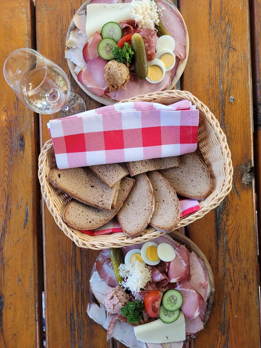 Brettljause Mit Schwarzbrot