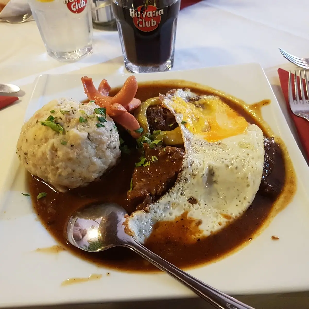 Fiaker Gulasch Frankfurter Knödel & Spiegelei