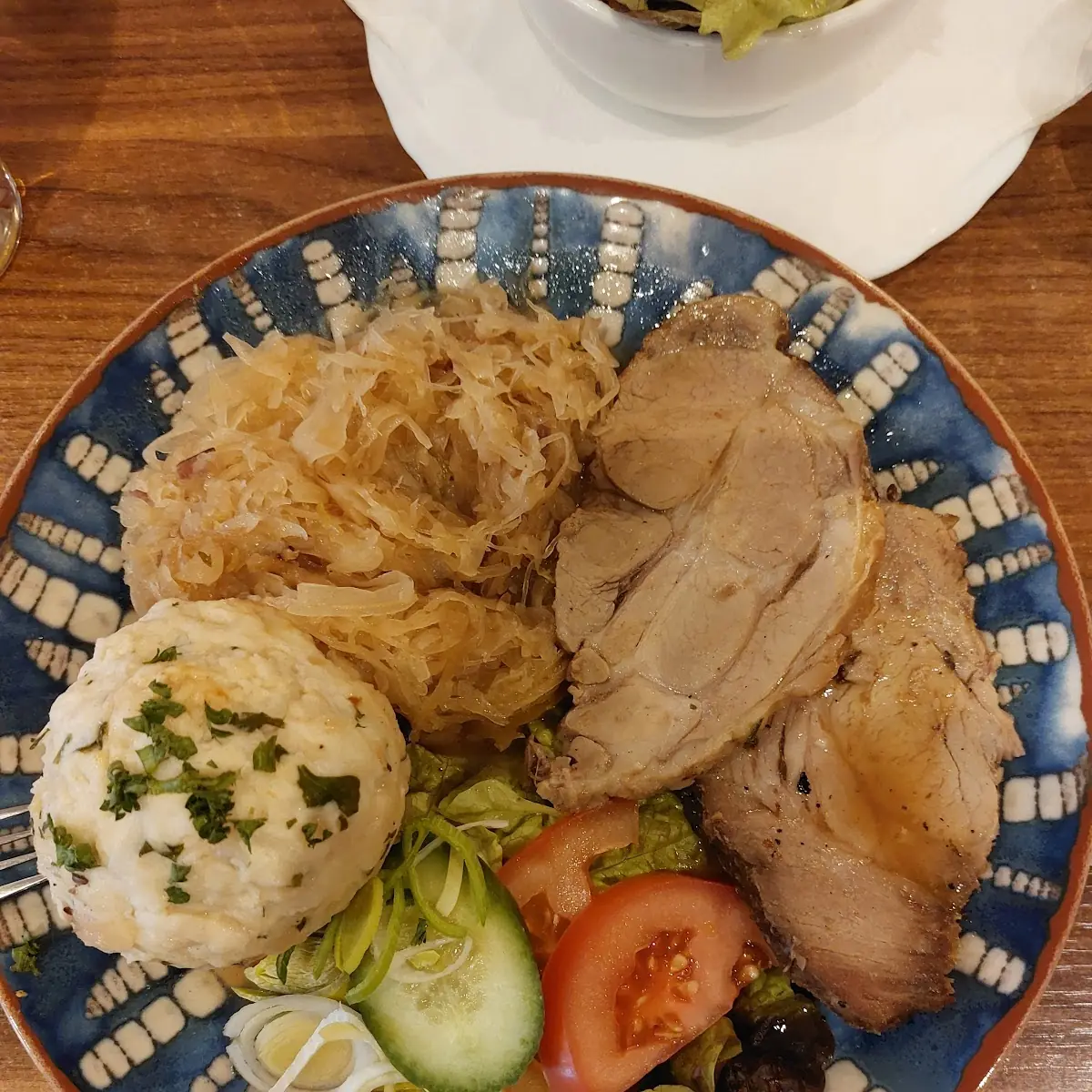 Schweinsbraten Mit Kraut Und Knödel