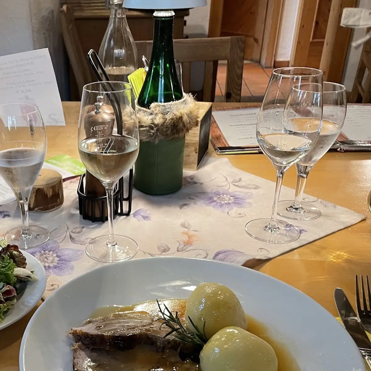 Schweinsbraten Mit Knödel
