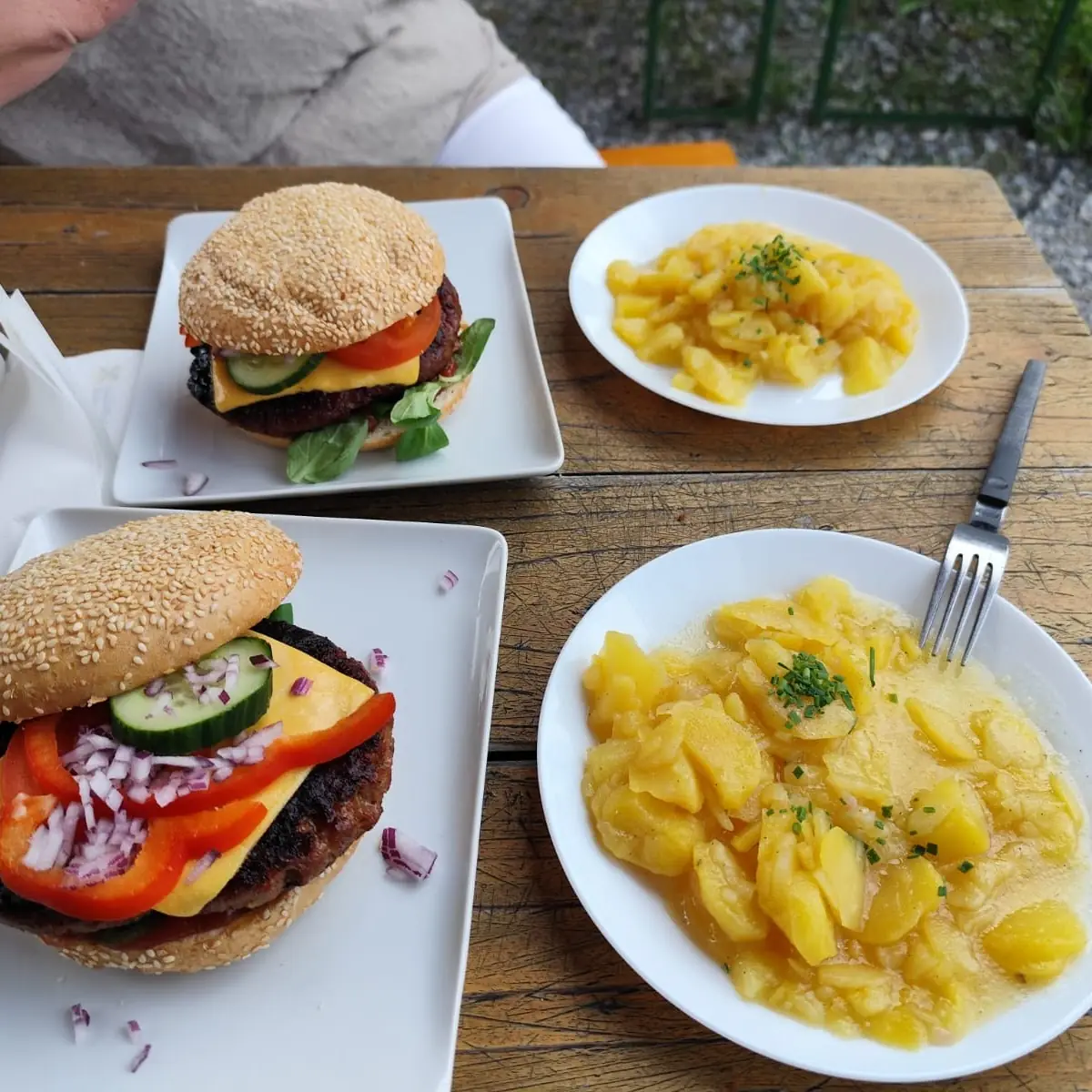 Alpenburger Und Kartoffelsalat