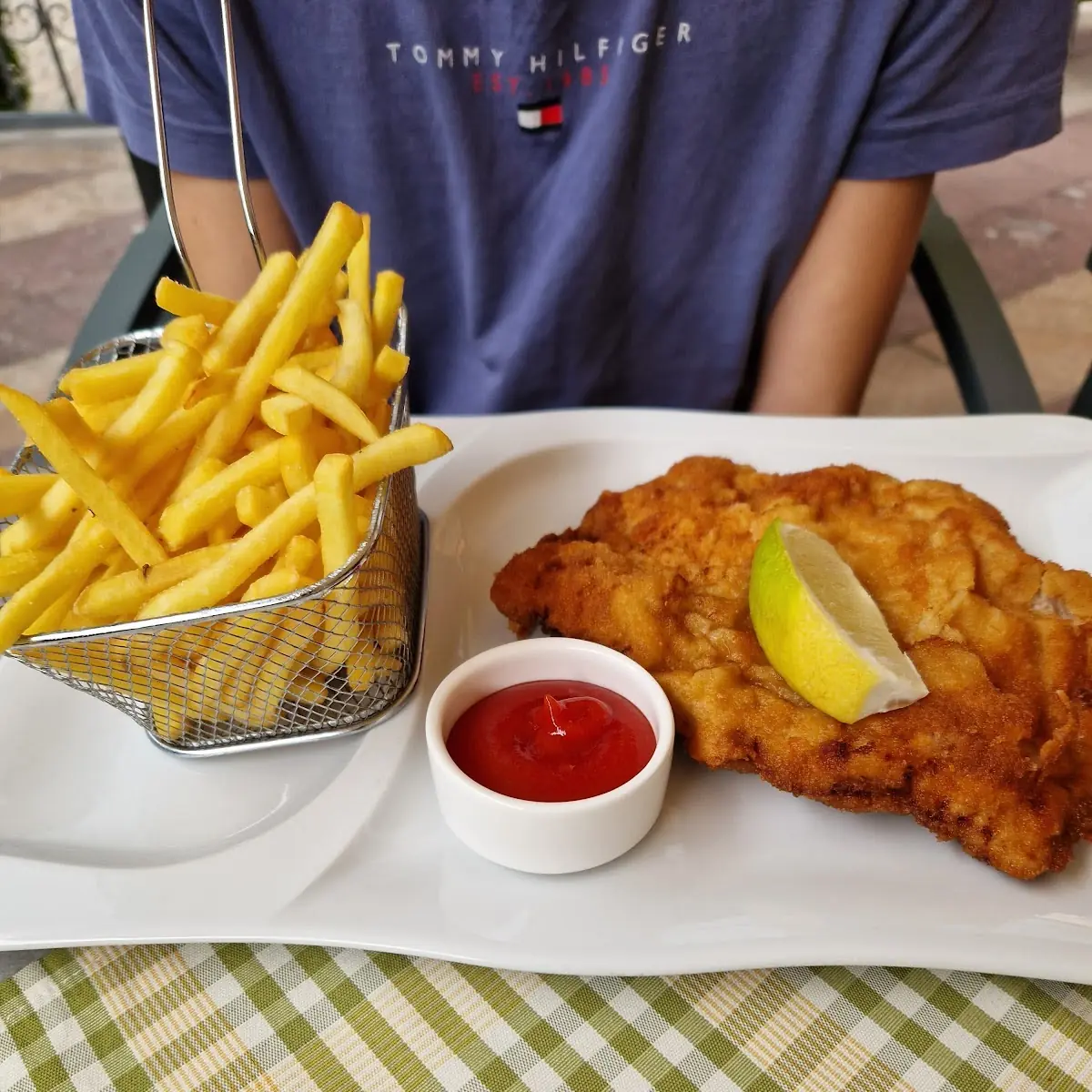 Wiener Schnitzel Mit Pommes