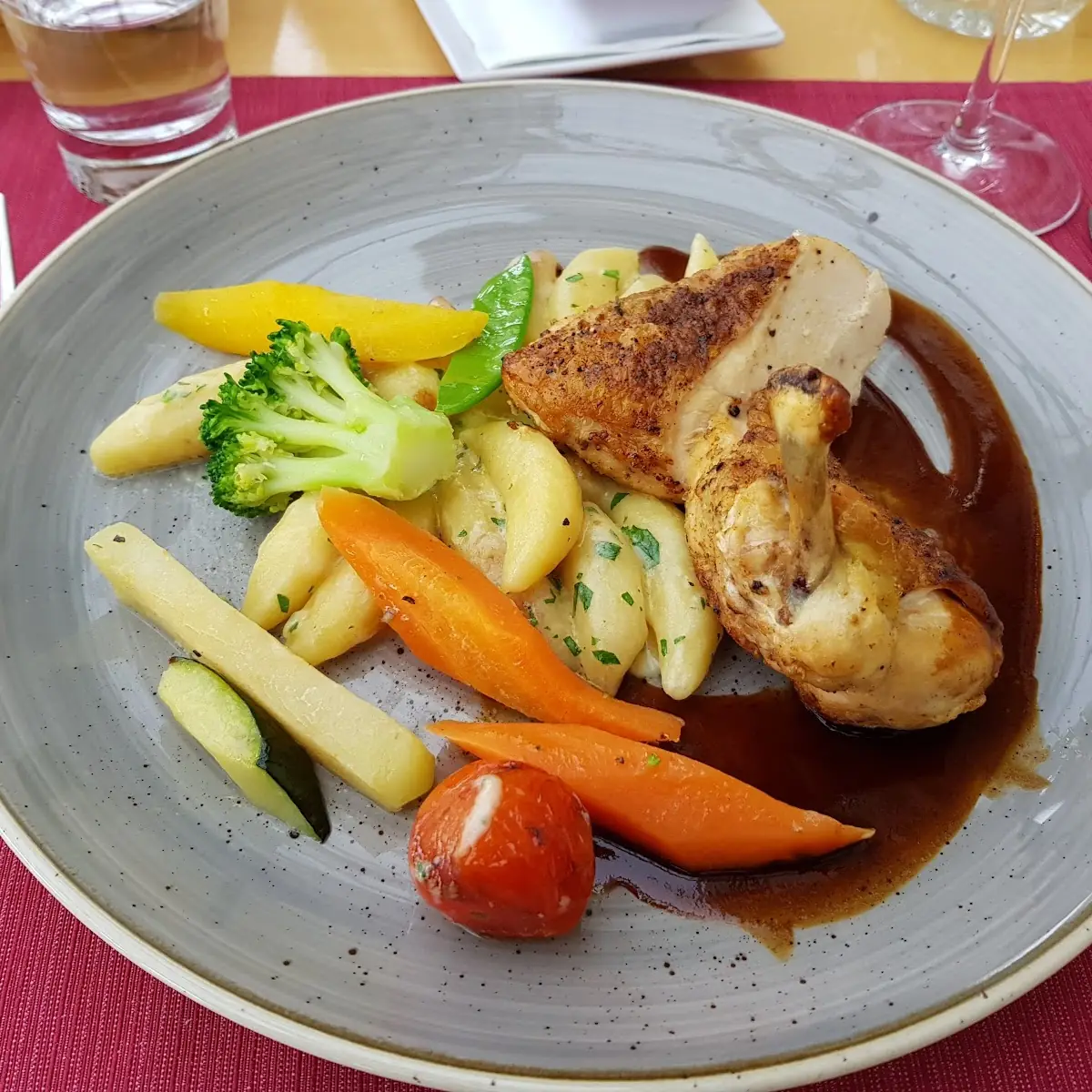 Kartoffelgratin Und Saisongemüse