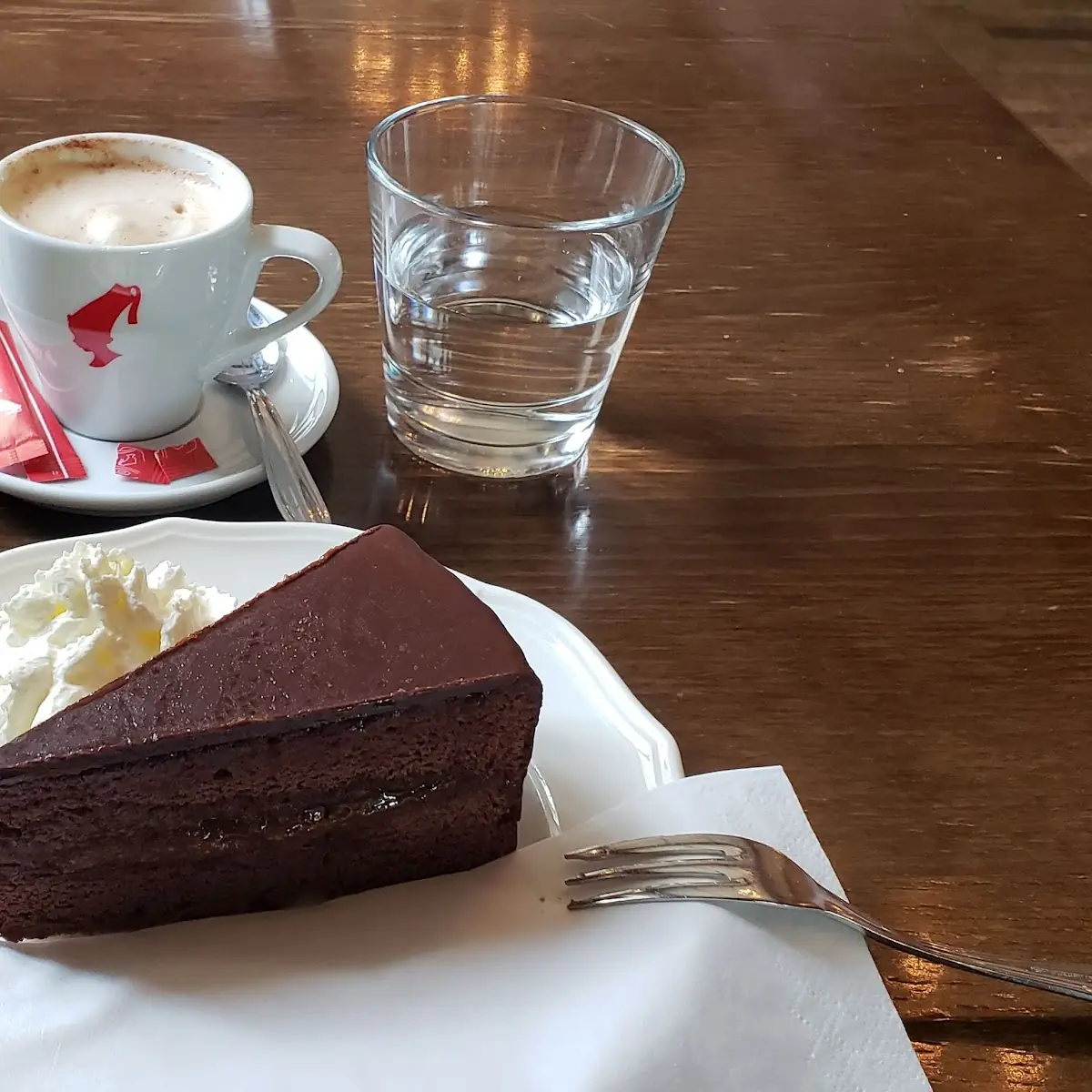 Sachertorte Mit Sahne