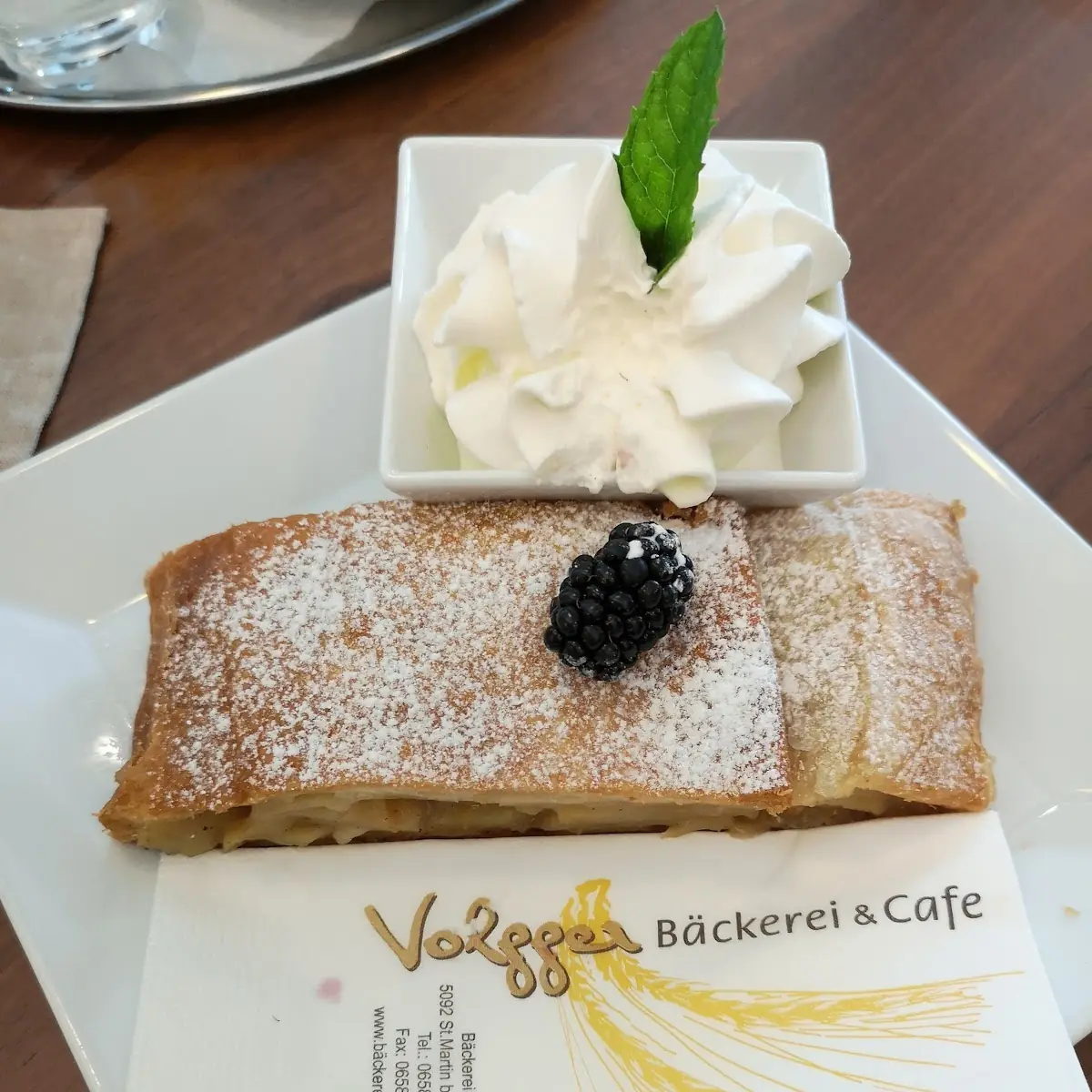 Apfelstrudel Mit Vanillesauce