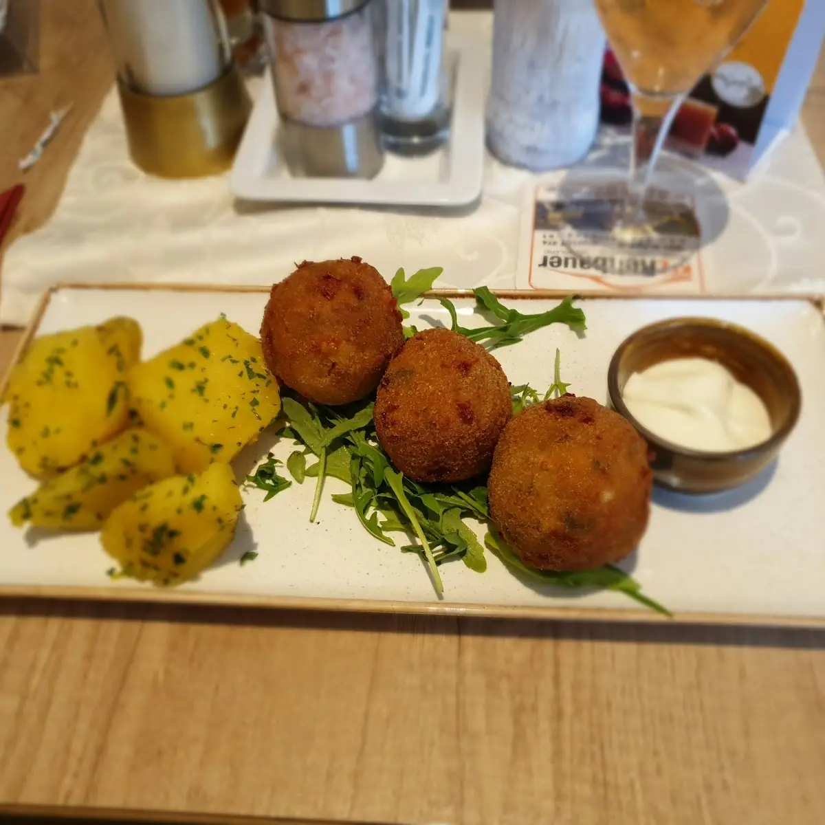 Brennessel-cous-käse Knödel