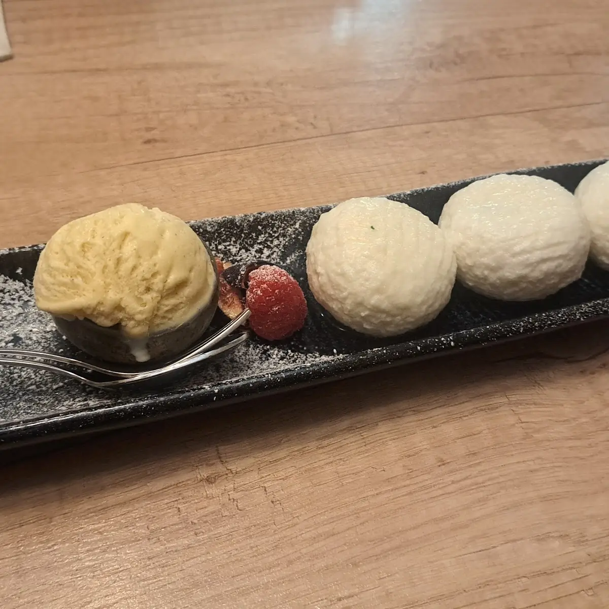 Tropfen Nugat Knödel