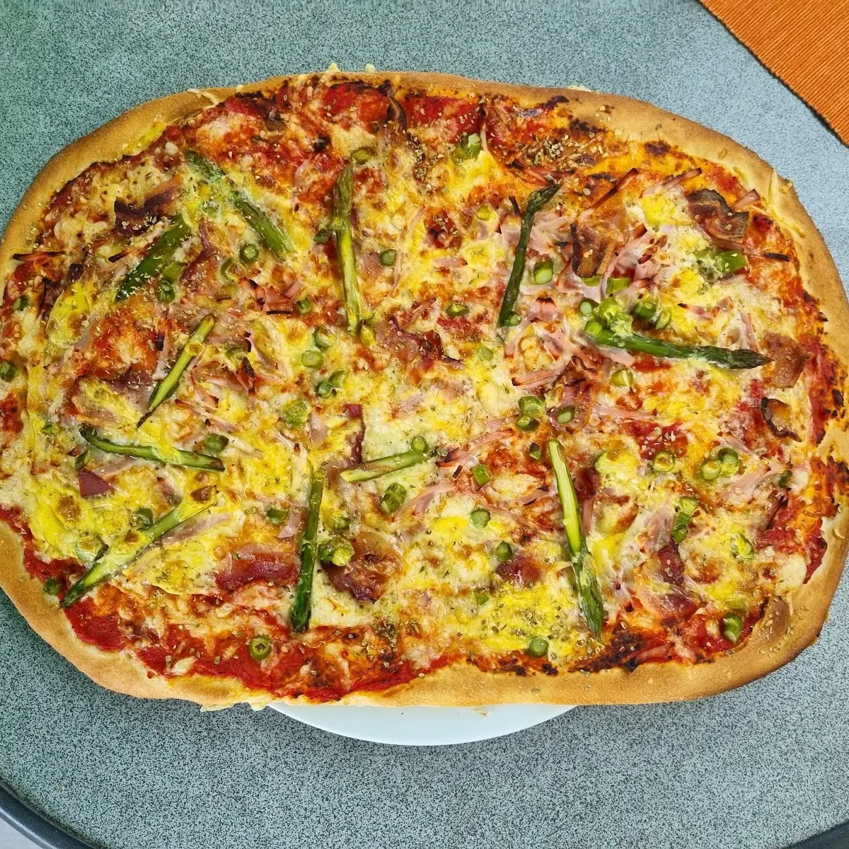 Spargelpizza Saisonal