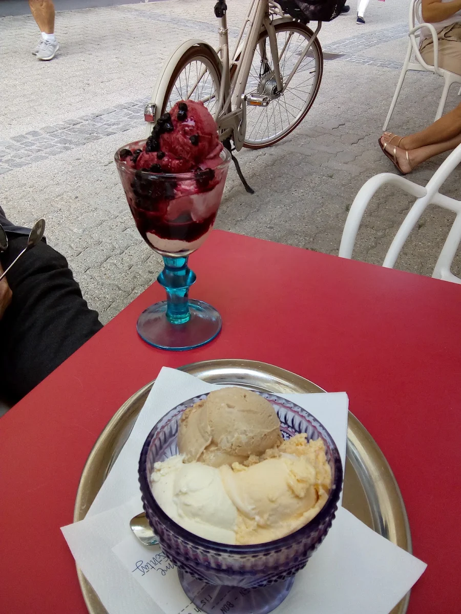 Heidelbeere Eisbecher