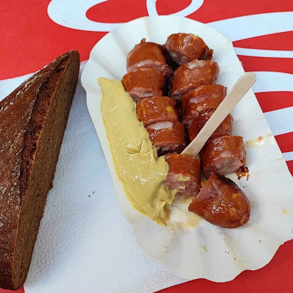 Käsekrainer Mit Schafen Senf