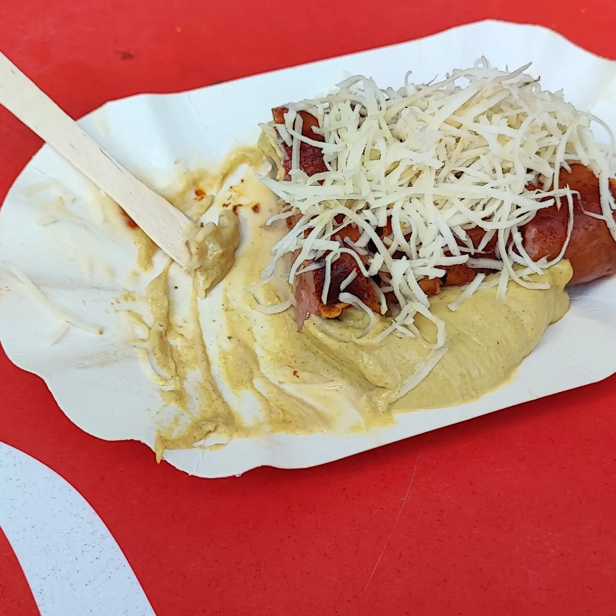 Käsekrainer Mit Scharfen Senf Und Kren