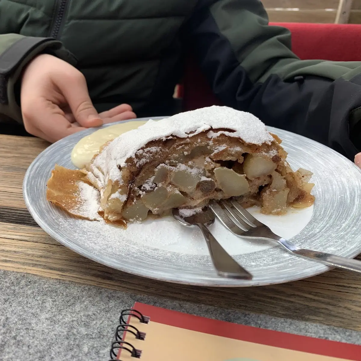 Warmer Apfelstrudel Mit Vanillesauce