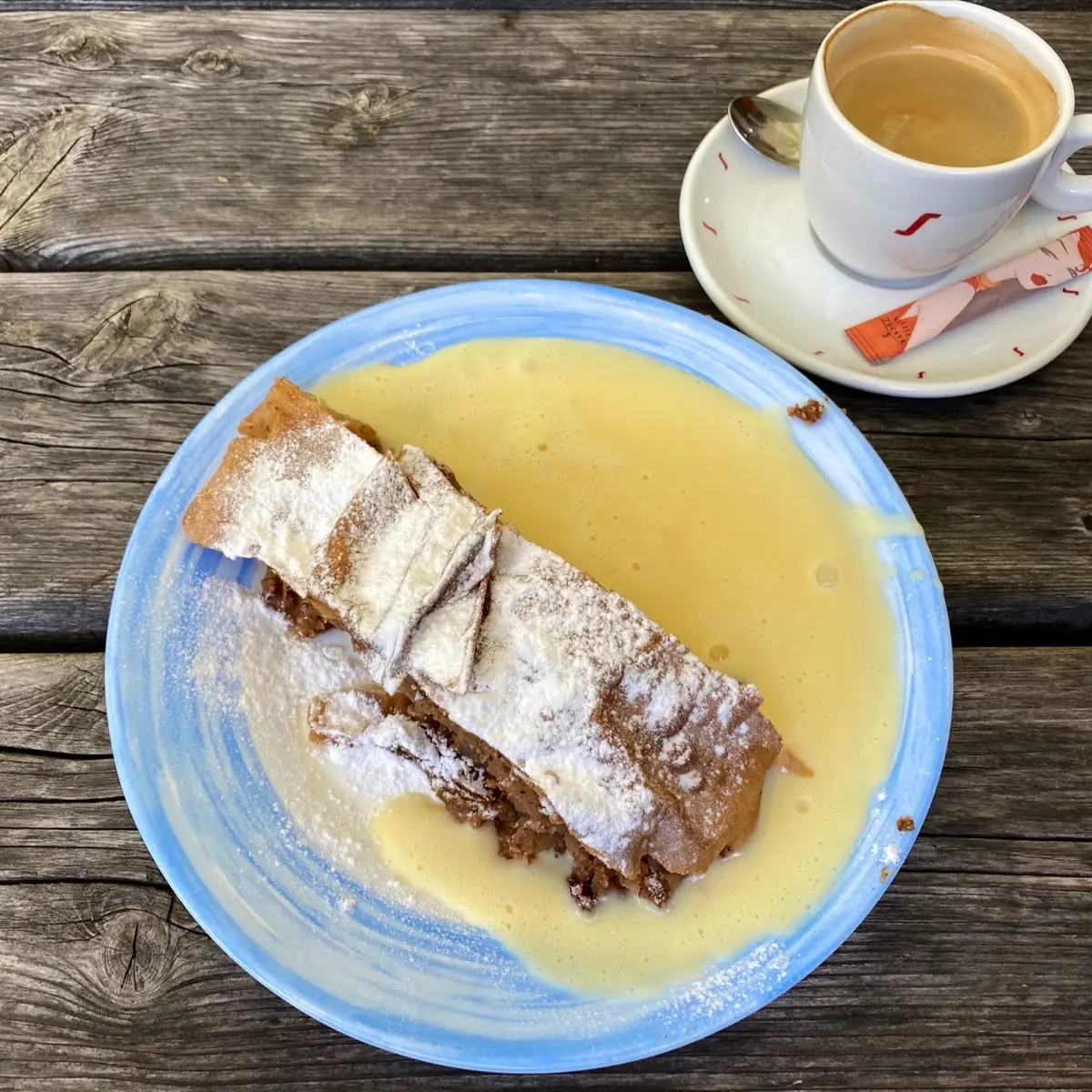 Warmer Apfelstrudel Mit Vanillesoße