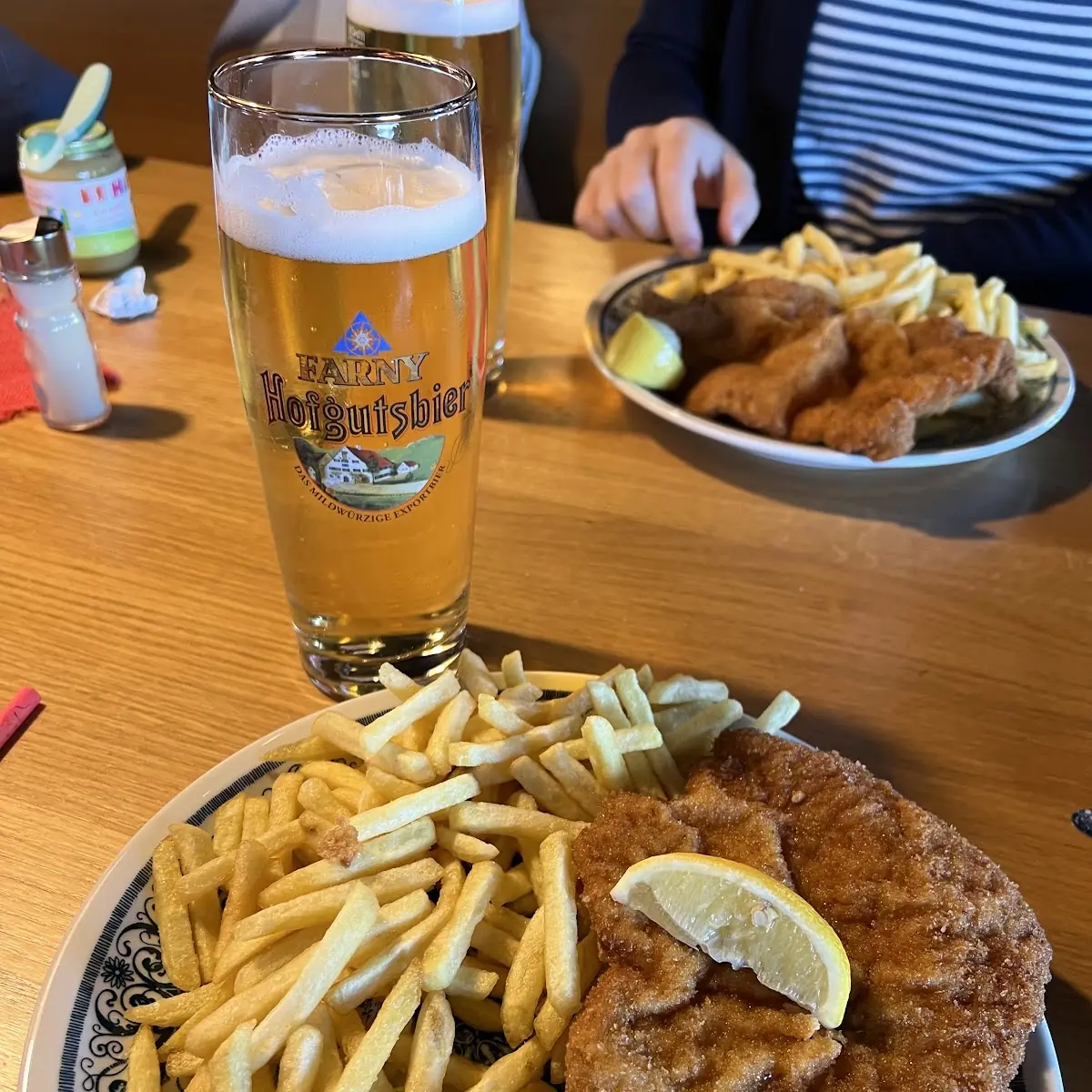 Wiener Schnitzel Mit Pommes