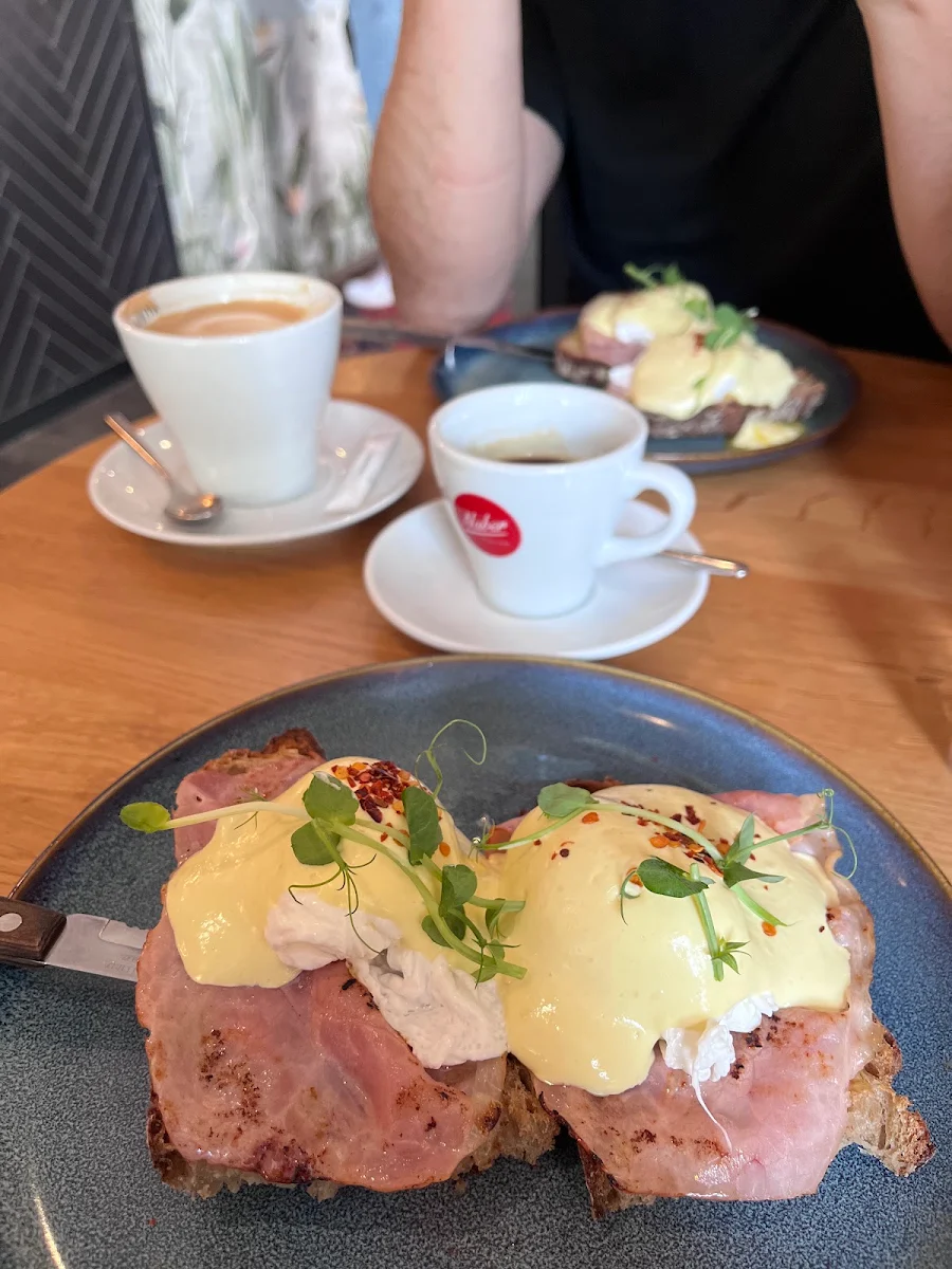 Eggs Benedikt