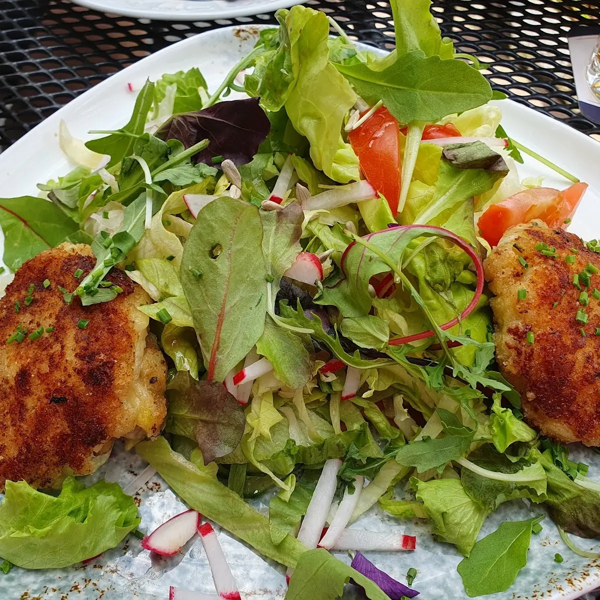 Kaspressknödl Mit Salat