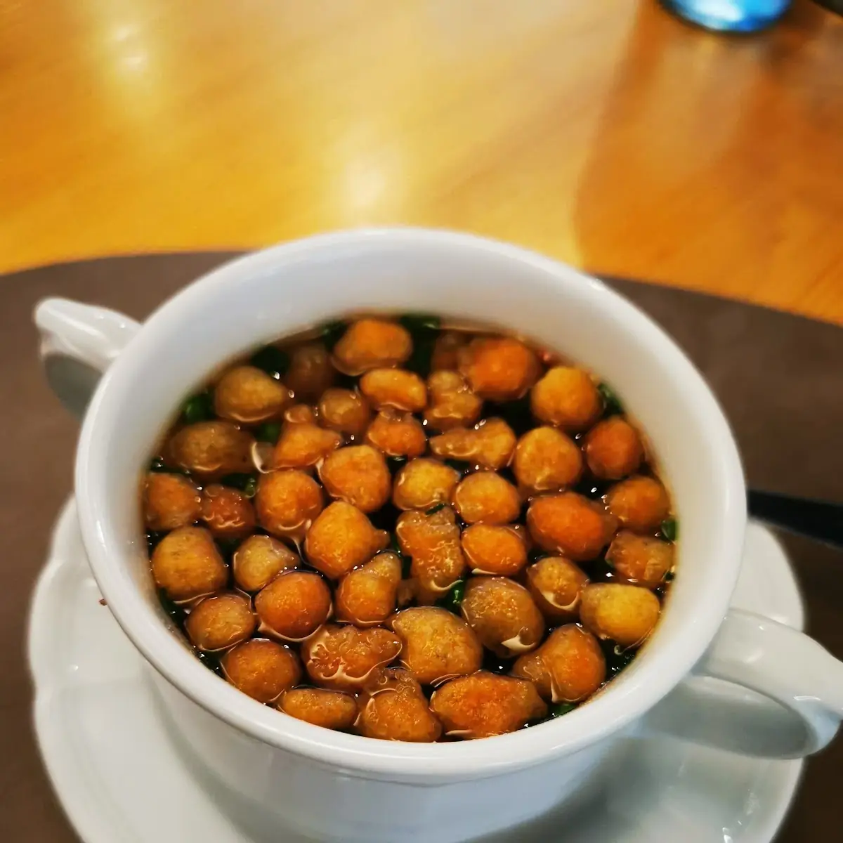 Mittagsmenü Vorspeisensuppe Kräftige Rinderbrühe Mit Backerbsen Und Wurzelgemüse