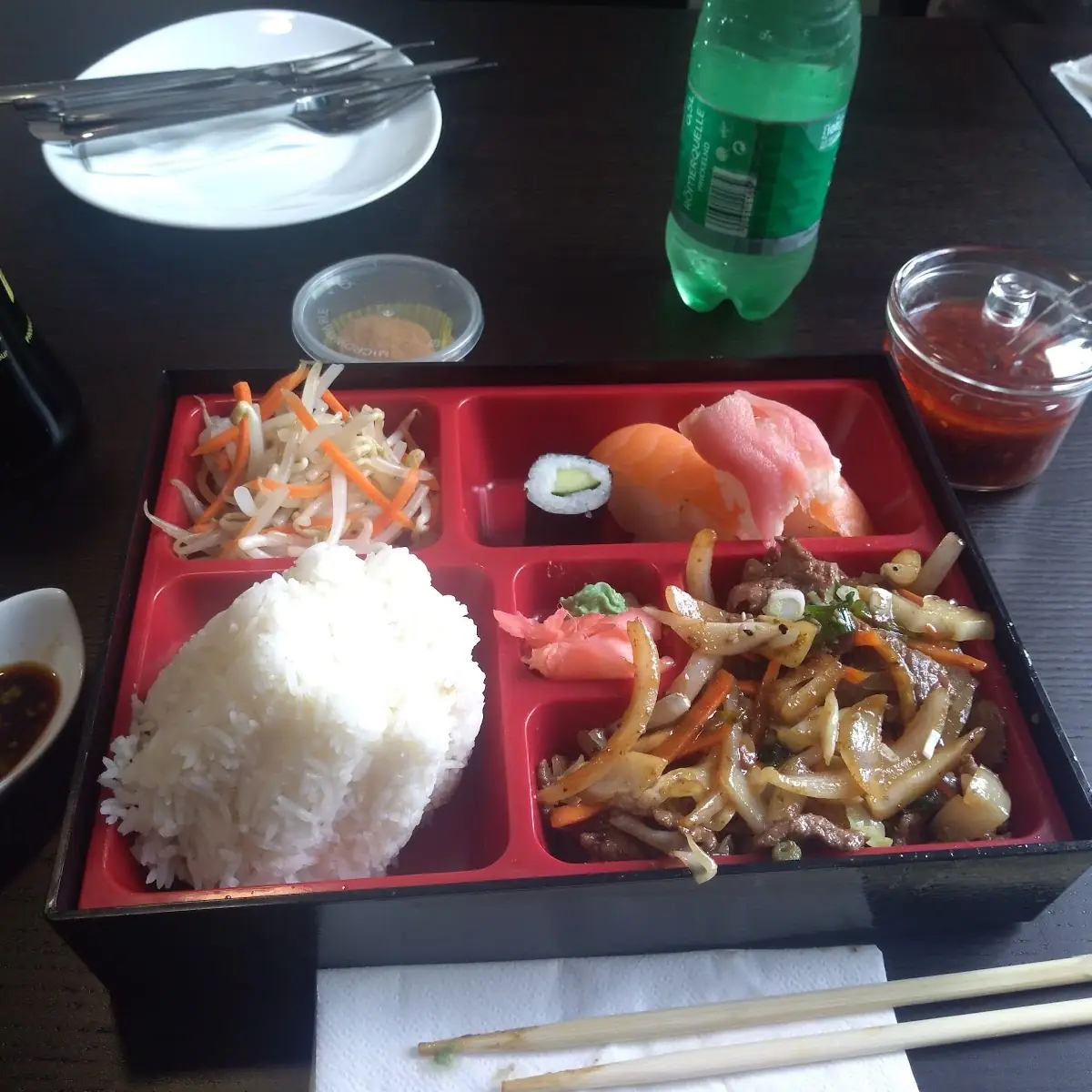 Wok Hauptspeise Mit Reis & Bento Boxen