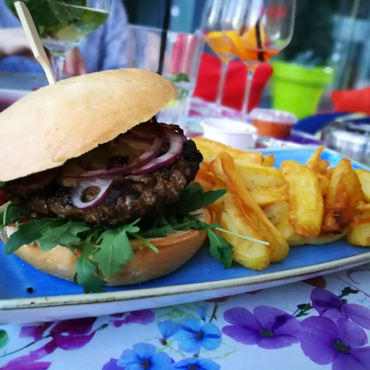 Burger Und Cheese Fries