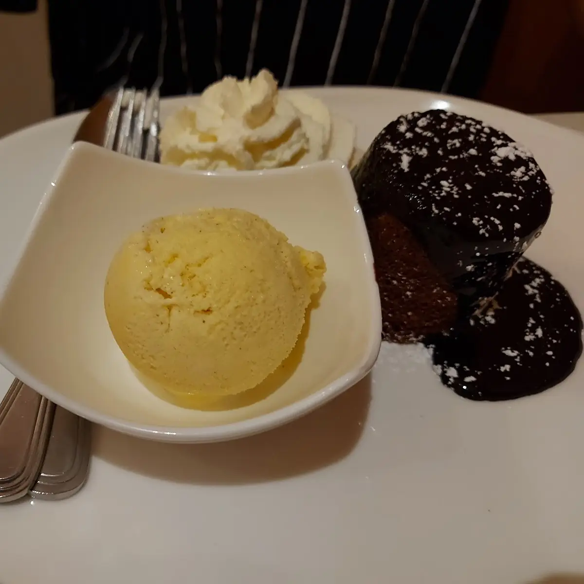 Warmes Schokoküchlein Mit Schokoladensauce