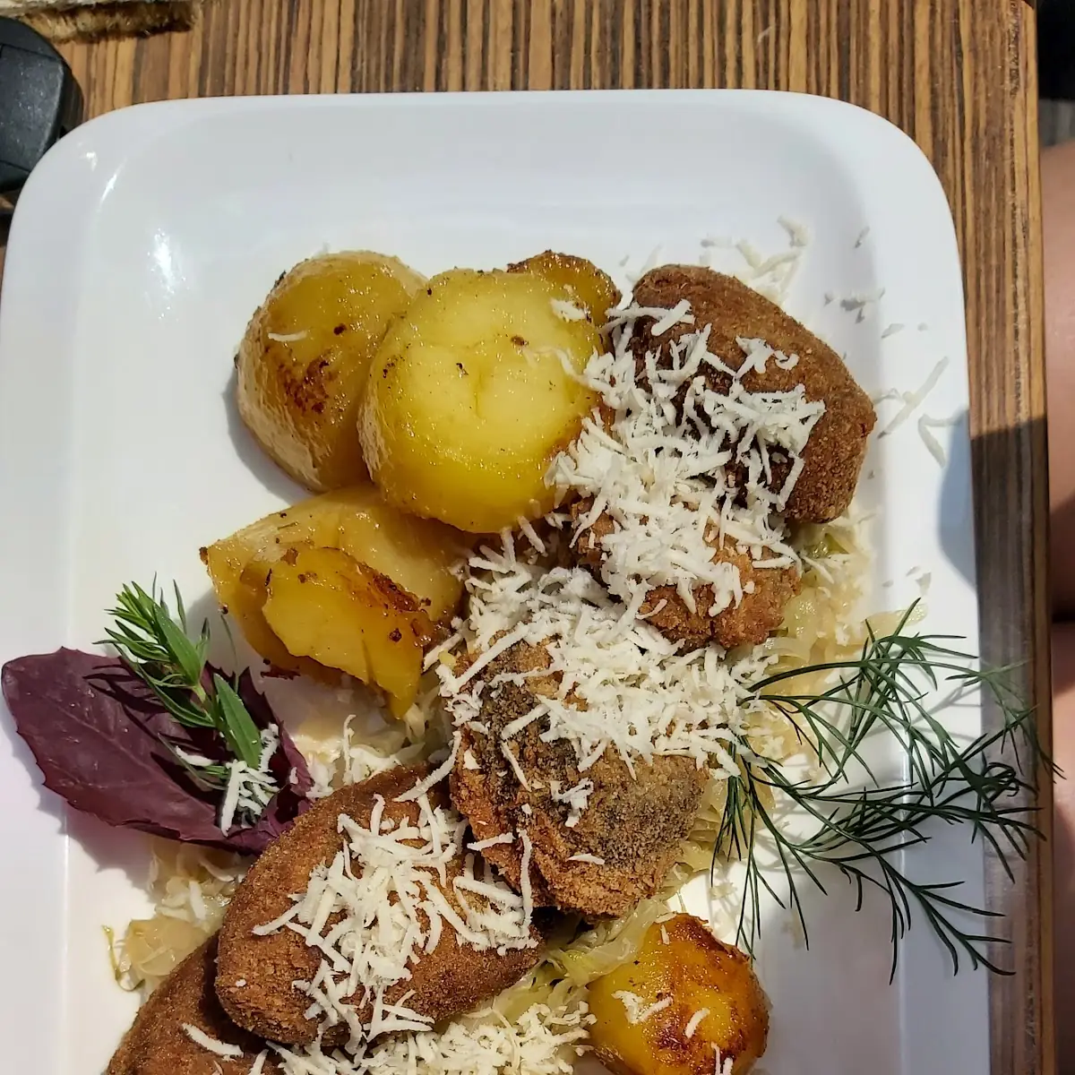 Blunzen Paniert Mit Frischem Kren Bratkartoffeln Und Warmen Kraut