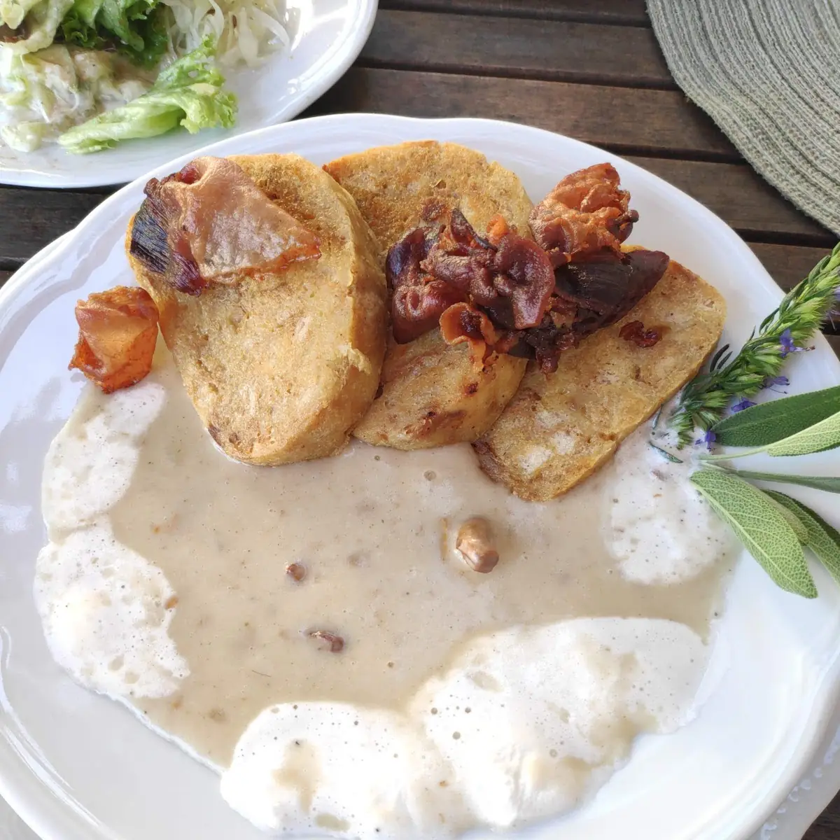 Eierschwammerl Mit Serviettenknödel