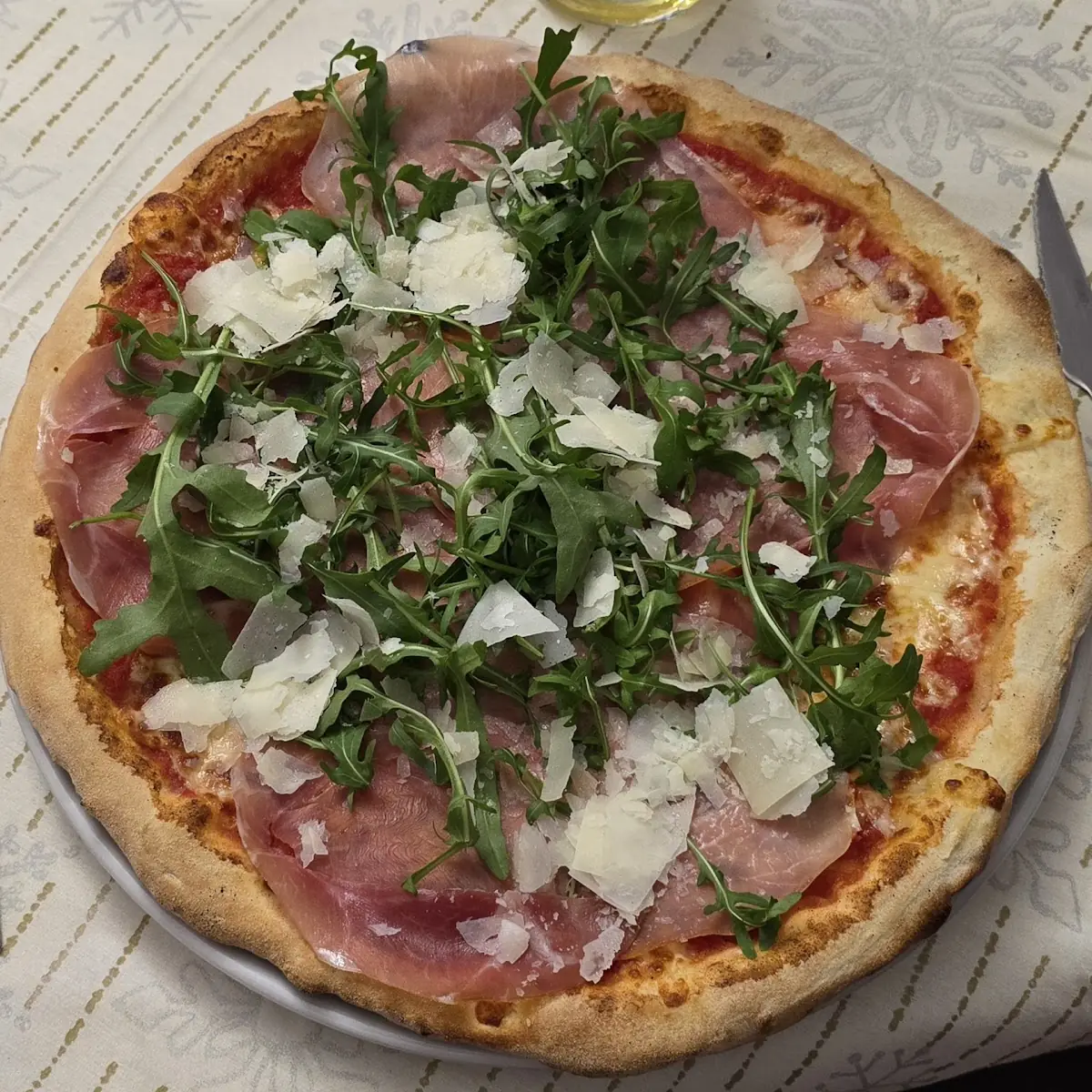 Pizza Crudo Con Rucola E Grana