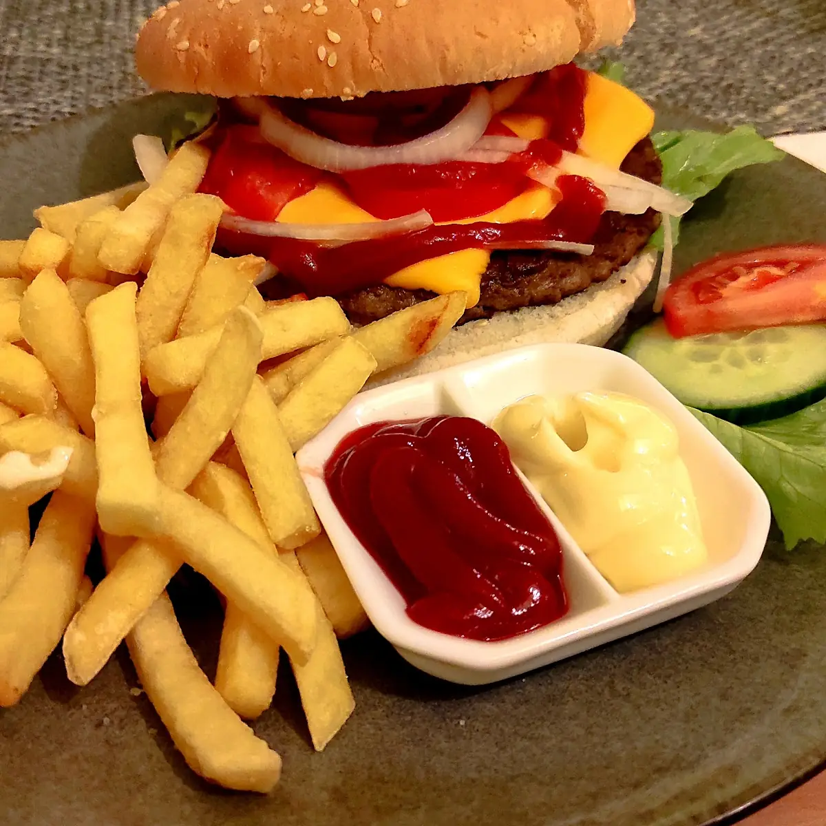 Hamburger Mit Pommes
