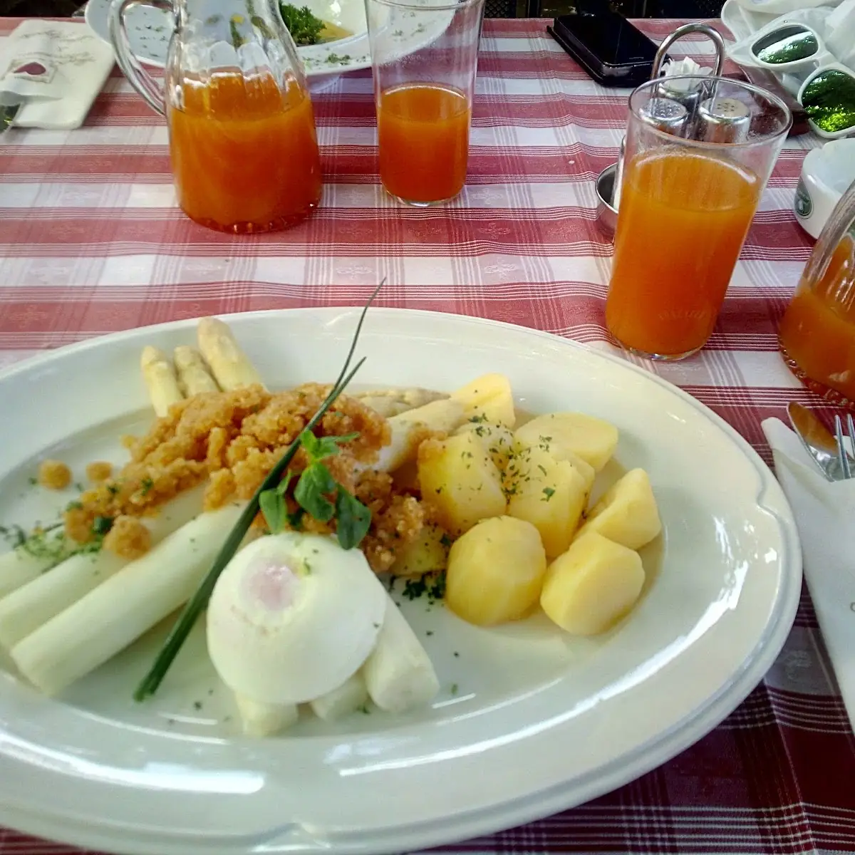 Spargel Mit Butterbrösel Ei Und Kartoffel