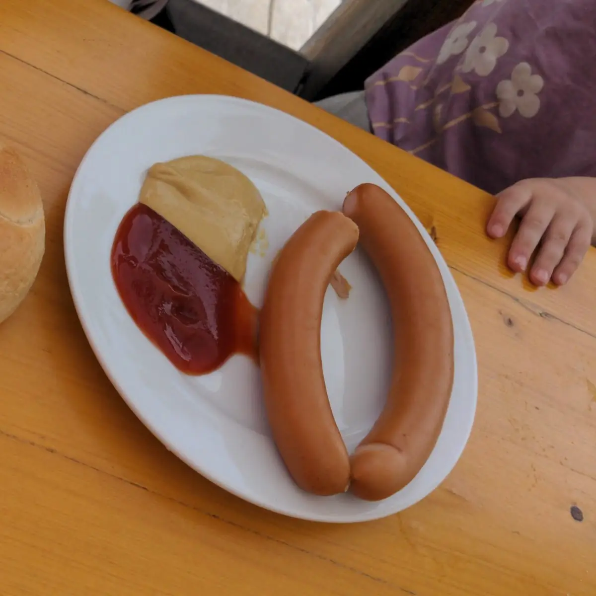 Ein Paar Würschdl Mit Semmel