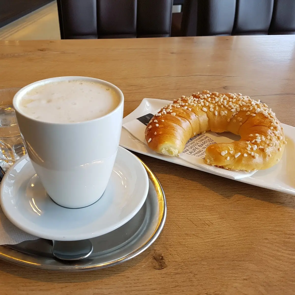 Hauskaffee Mit Zuckerkipferl