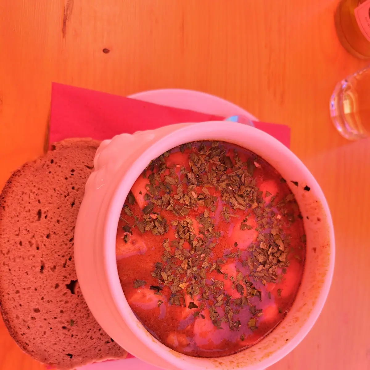 Gulaschsuppe Mit Brot
