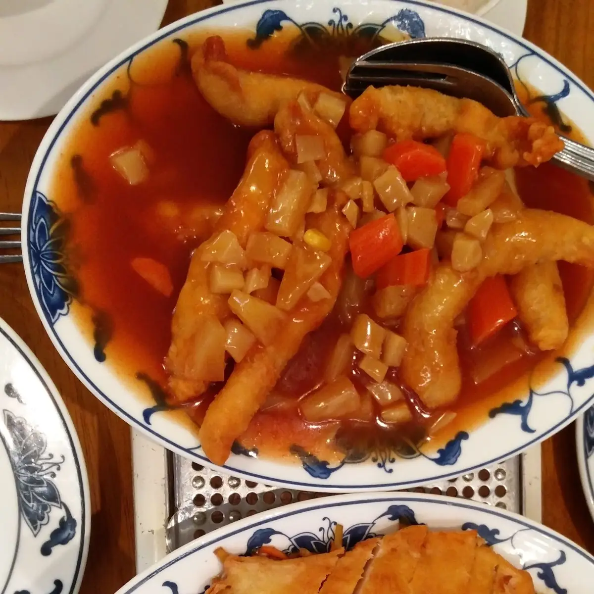 Knusprige Ente Und Hühnerfleisch Süß-sauer