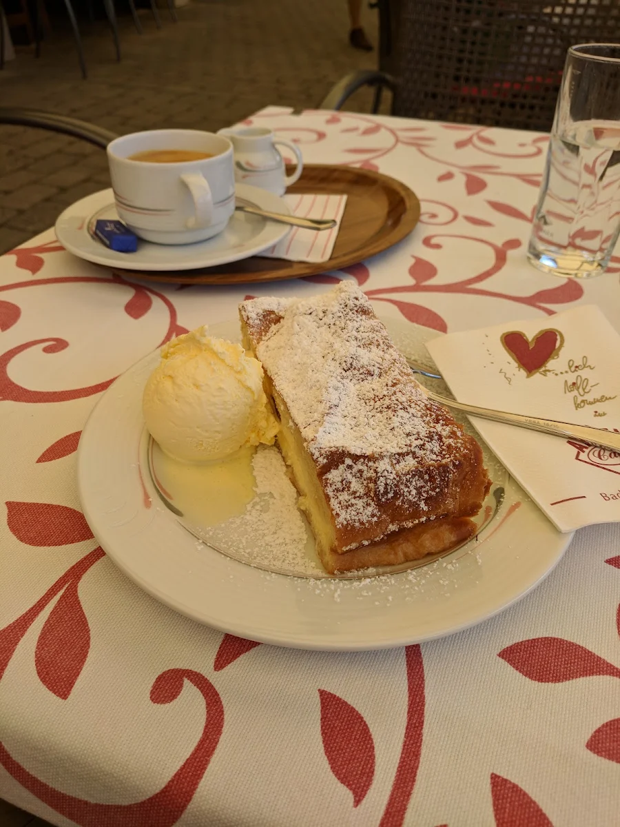 Topfenstrudel Mit Eis