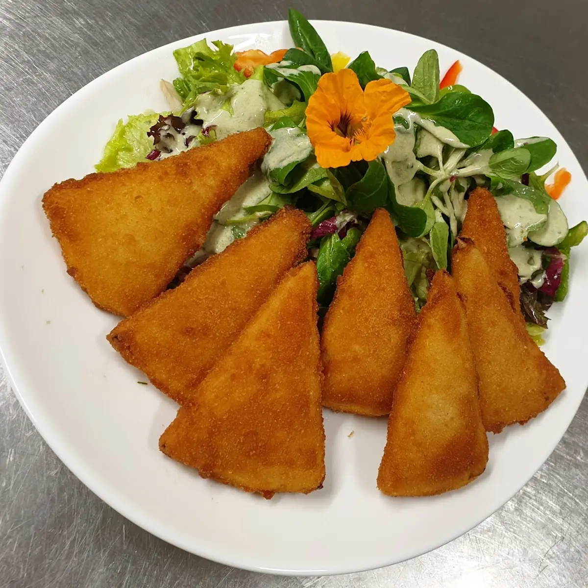 Gebackene Kürbisscheiben Mit Salat
