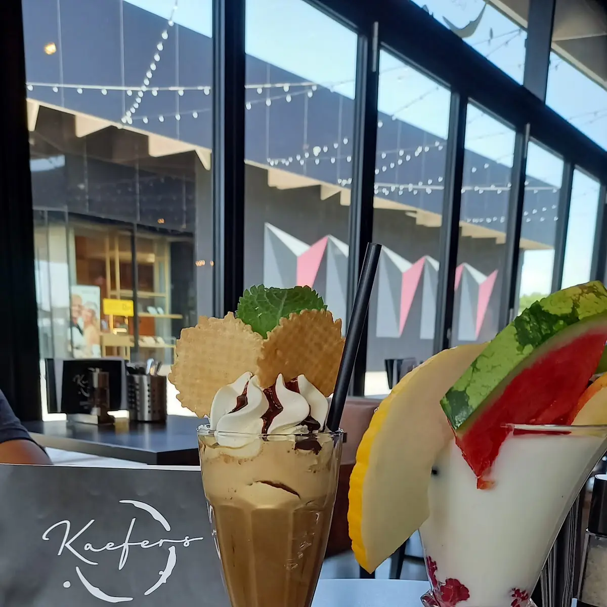 Eiscafe Und Jogurt Mit Früchte