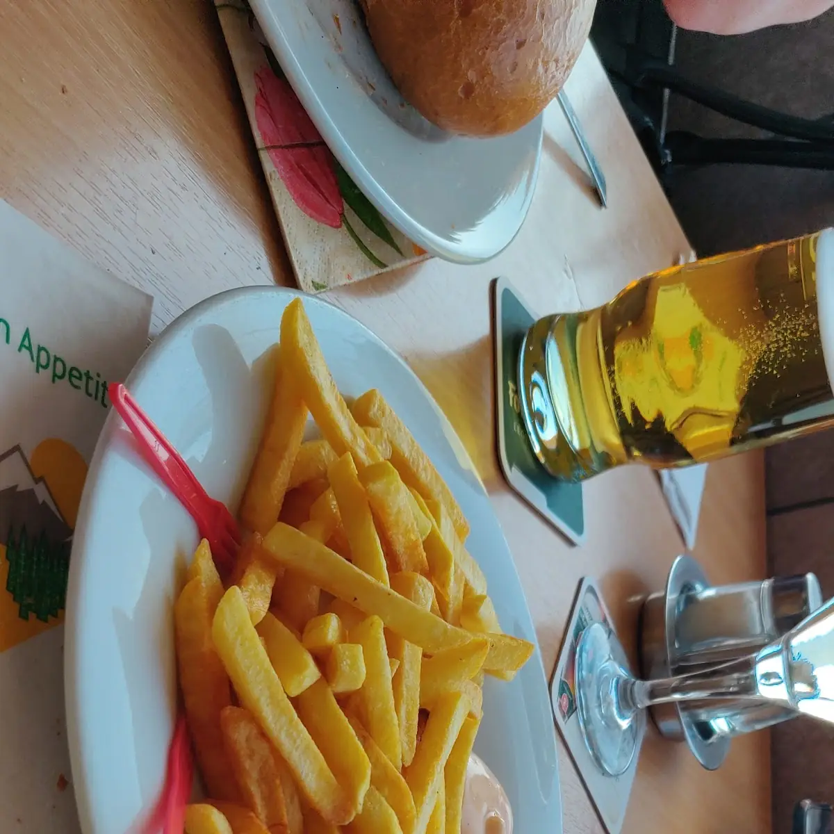 Pommes Cheeseburger