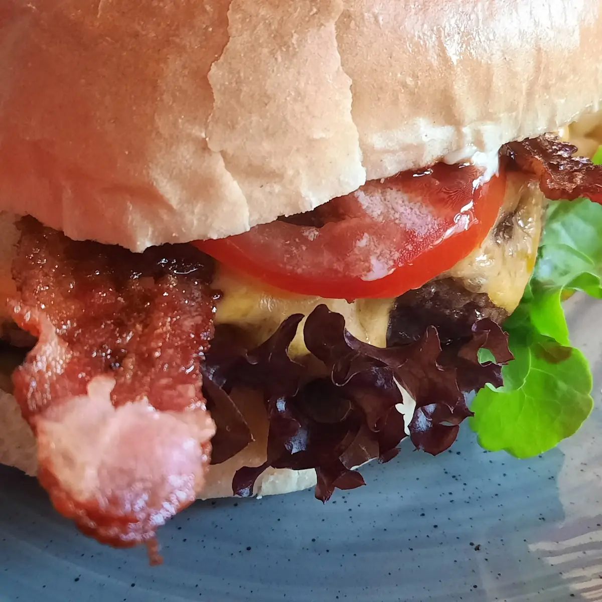 Burger Mit Pattie Vom Angusrind Und Bacon