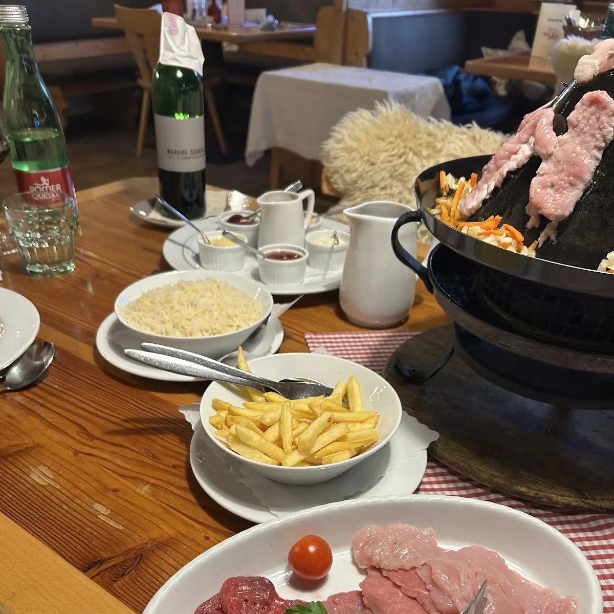 Pute Schweine Rind Fur Tyroler Hut Beilage Rice Und Pommes