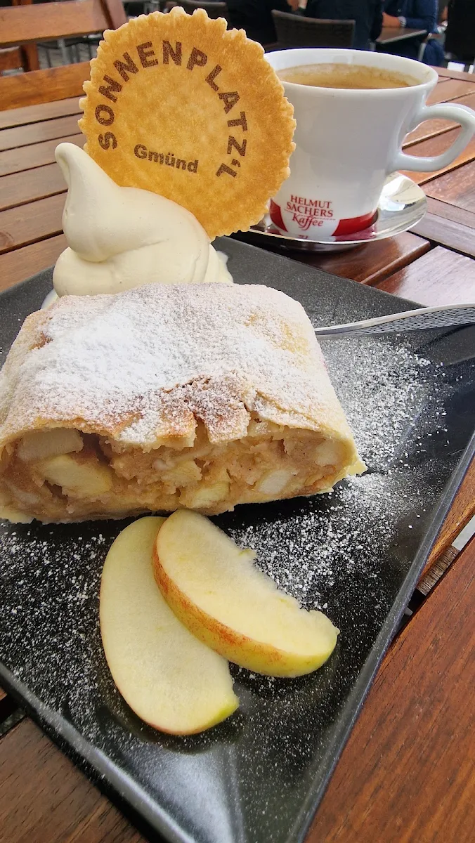 Apfelstrudel Mit Vanilleeis