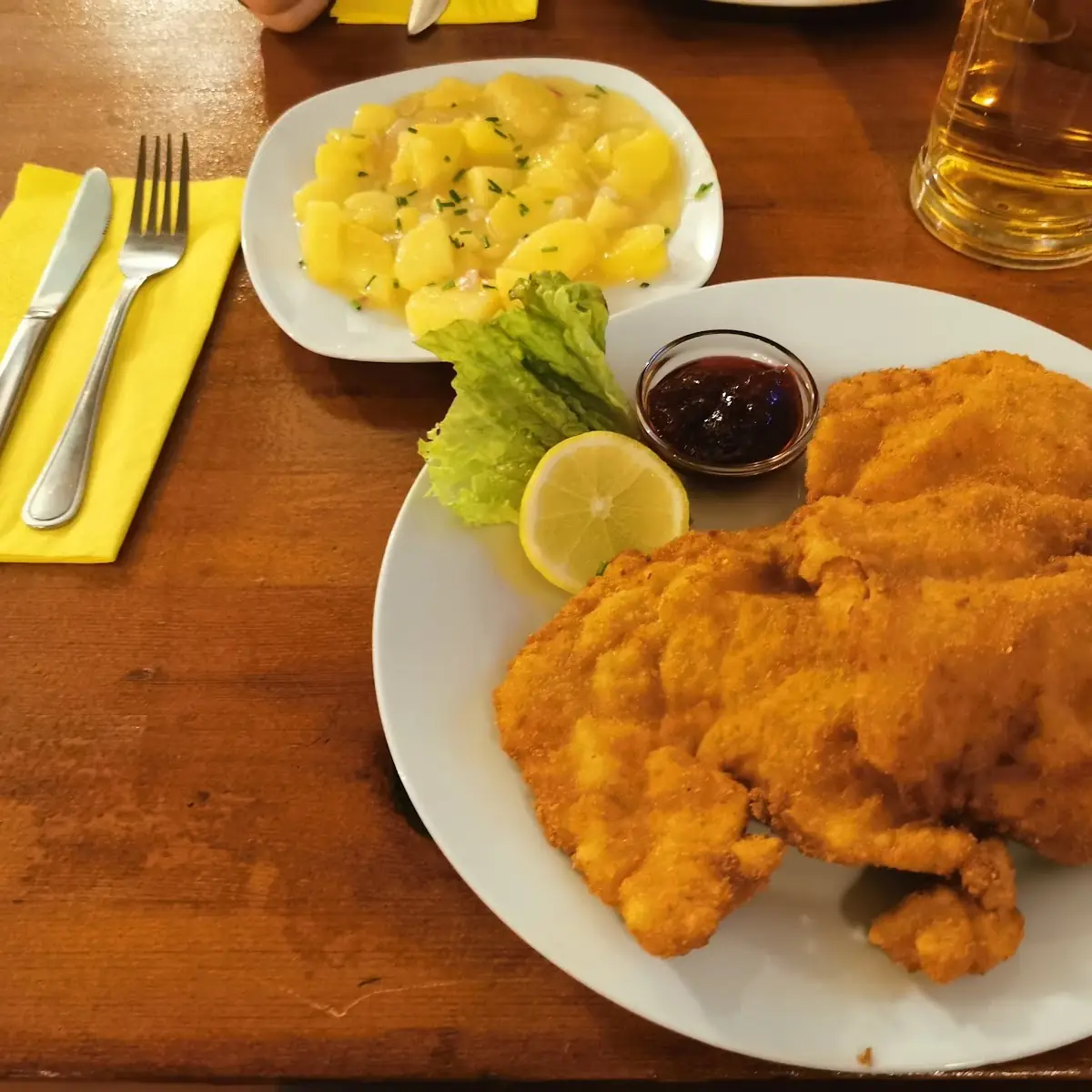 Schweinsschnitzerl Mit Erdapfelsalat