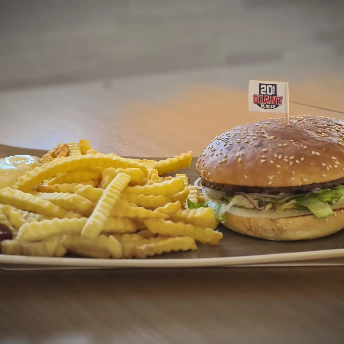 Spezialburger Mit Pommes