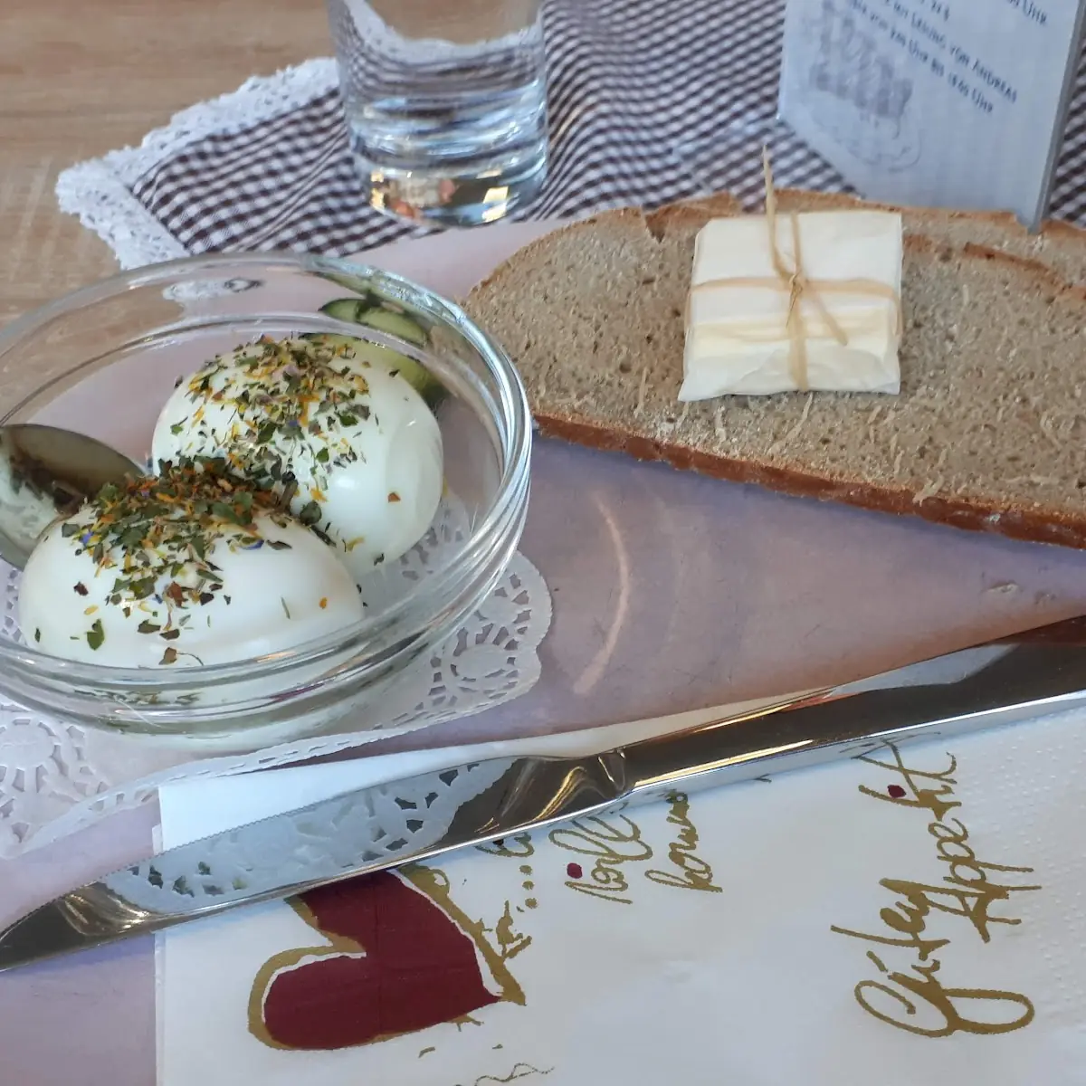 Eier In Glas Mit Butterbrot