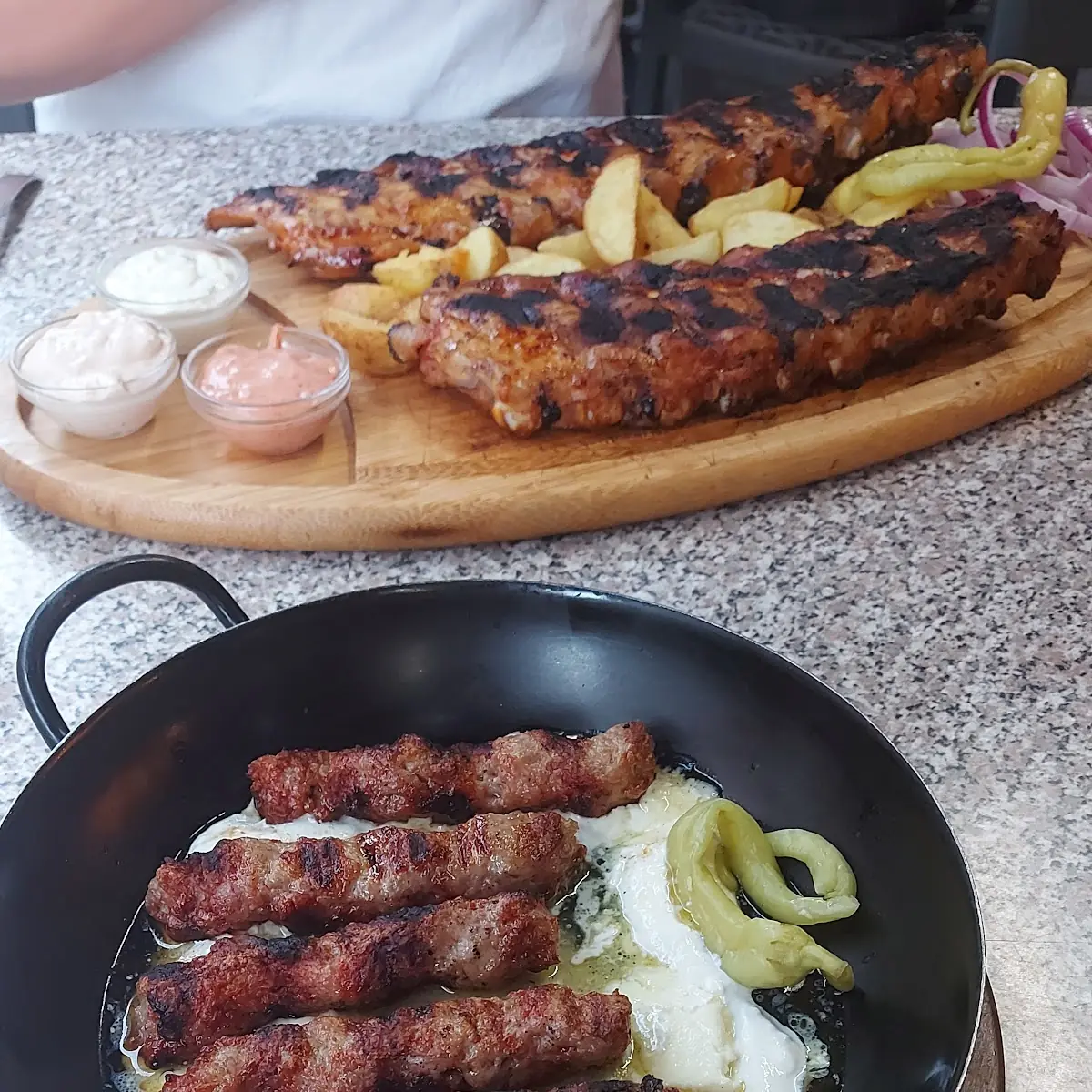 Cevapcici In Kaymak