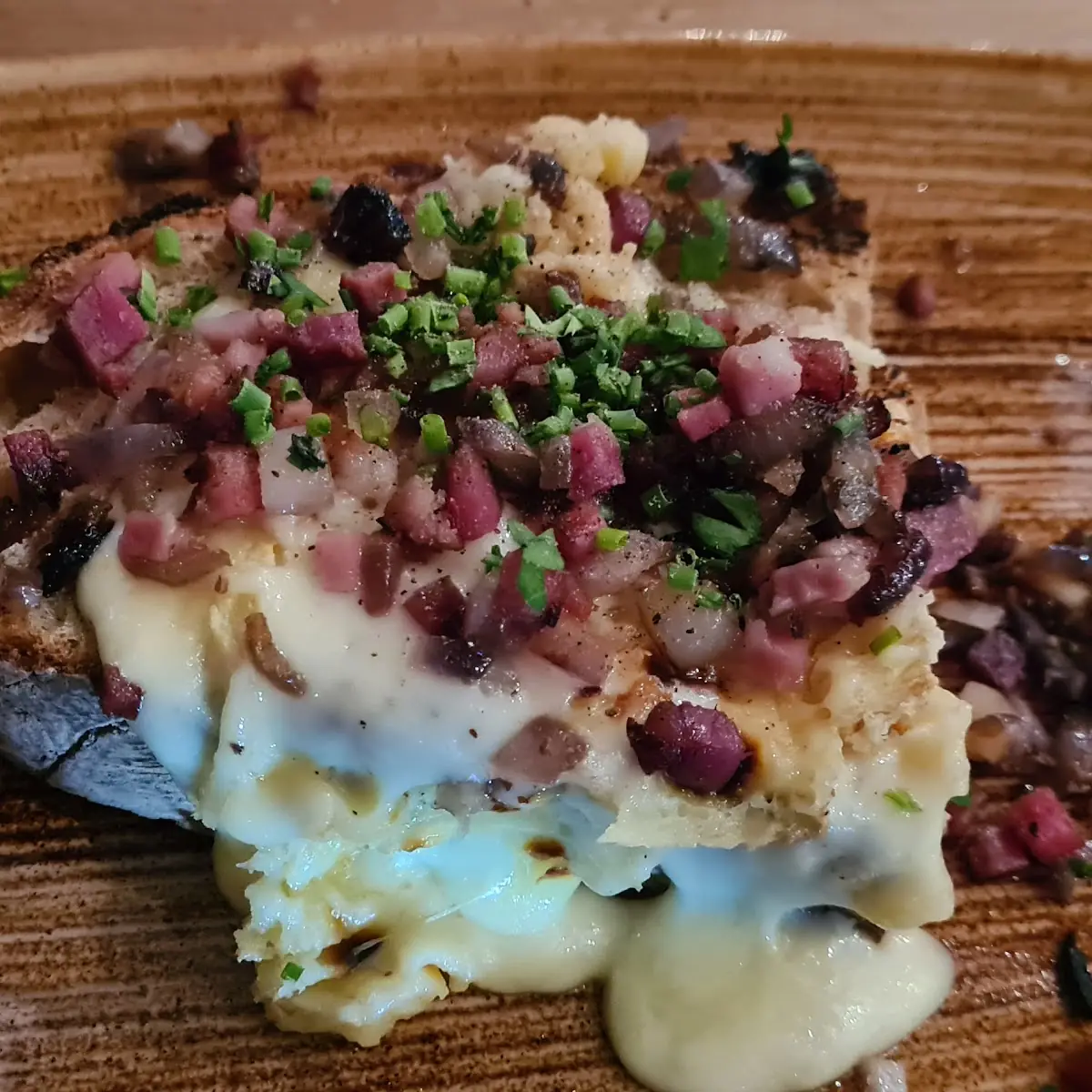 Brot Mit Raclette Und Speck